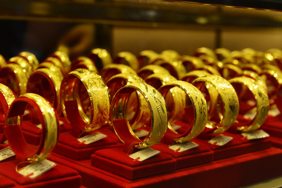 小县城里走出的大金店一年狂揽百亿,梦金园二度赴港"掘金"_腾讯新闻