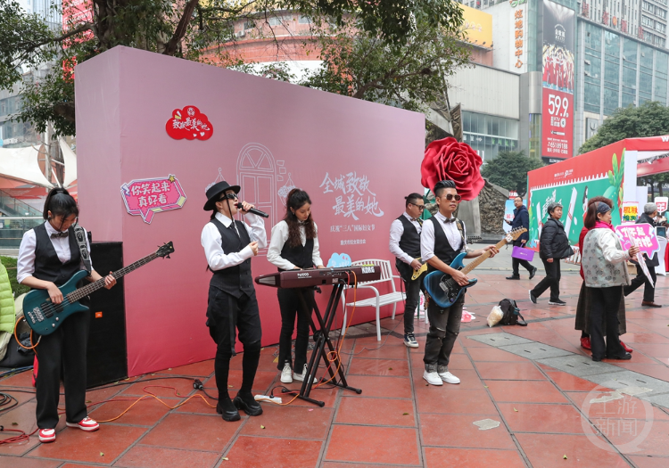 致敬最美的她三八节城市快闪活动在沙坪坝举行