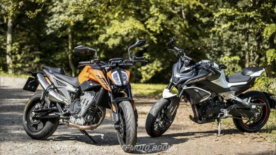 弯道手术刀VS百匹空气刀——KTM 790 Duke对比CFMOTO 800NK_腾讯新闻