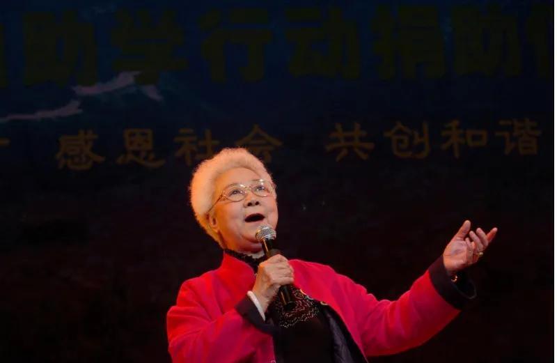 田华：因饰演“白毛女”一举成名，一家4口患癌花光积蓄，96岁仍拍戏养家_腾讯新闻
