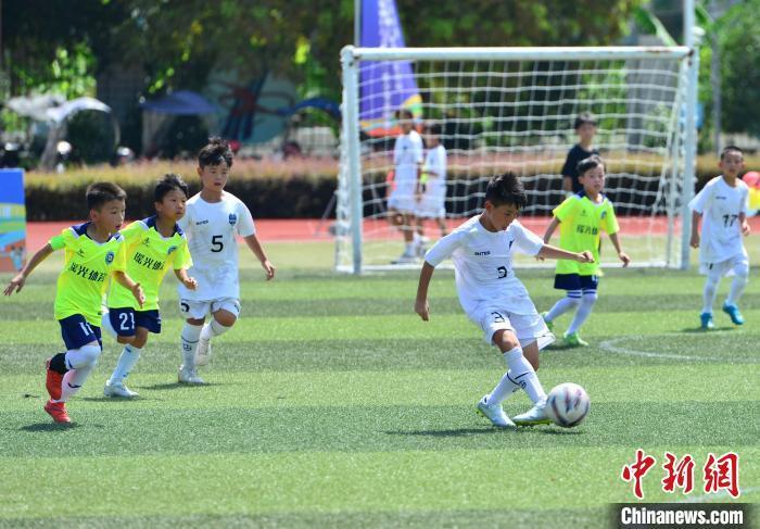 第四届海峡两岸（福建）青少年足球赛启幕