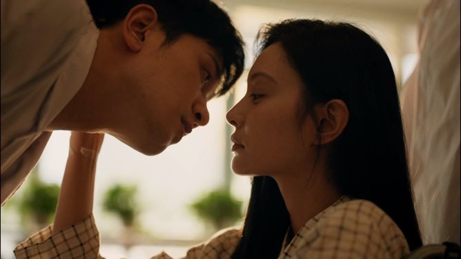 王扬鸣,孟骄阳甜蜜名场面,一吻定情,叠词怪,"猩猩"比心-腾讯新闻