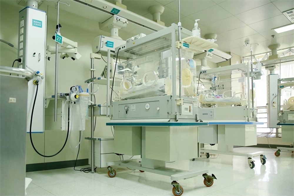 "患感染性疾病的宝宝是需要限制进入新生儿病房的,存在严重的院感隐患