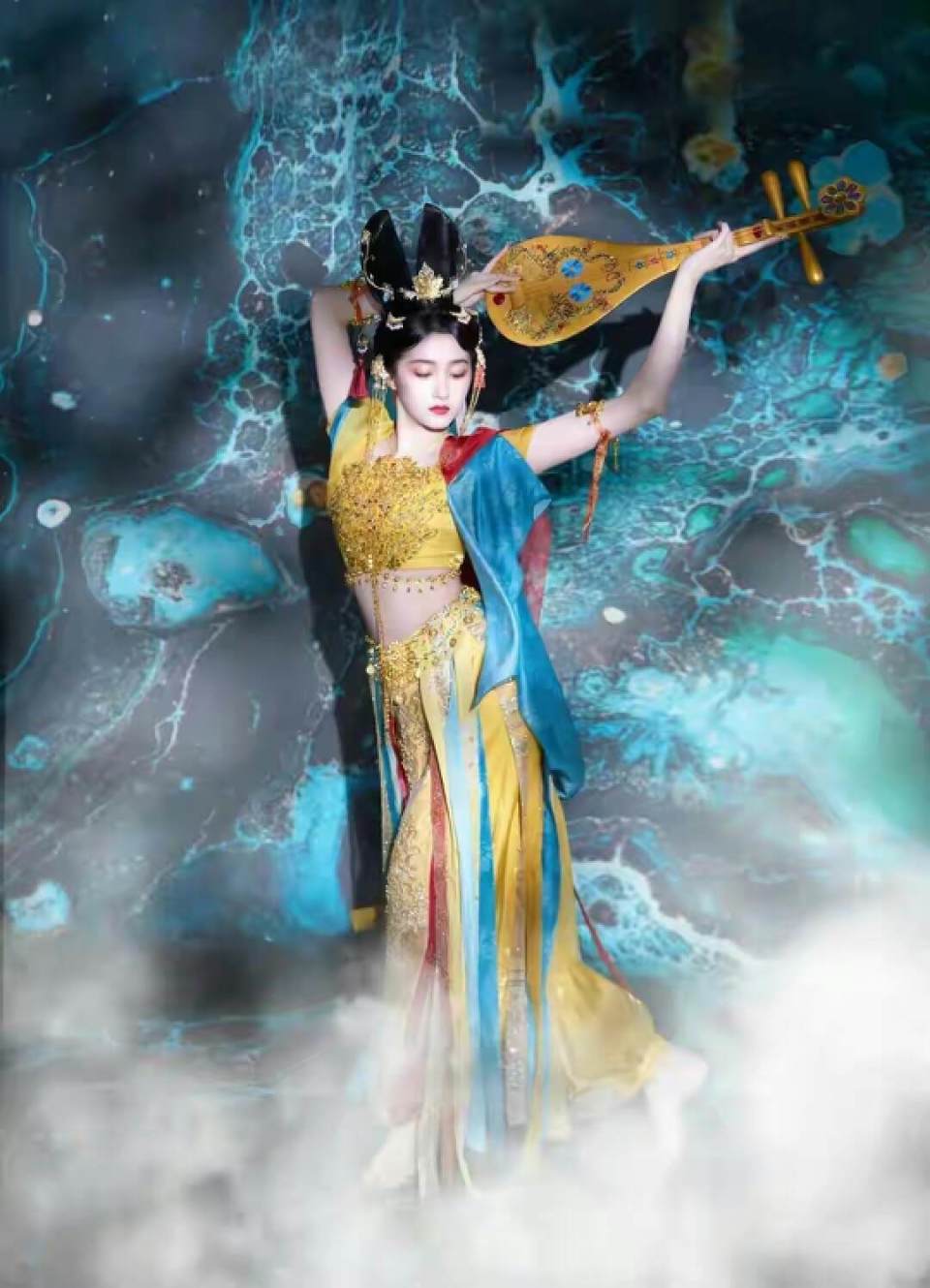 关晓彤cos杨玉环?身穿旗袍,s形身材绝美,张予曦建模脸可以匹敌