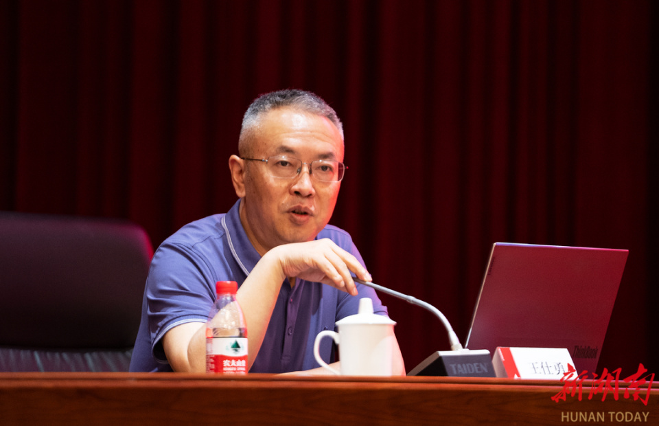 王仕勇是中国新闻史学会常务理事,中国科技新闻学会数据新闻专委会副