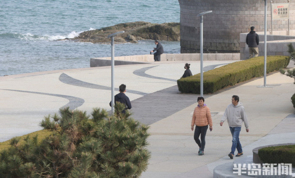 海边漫步_腾讯新闻