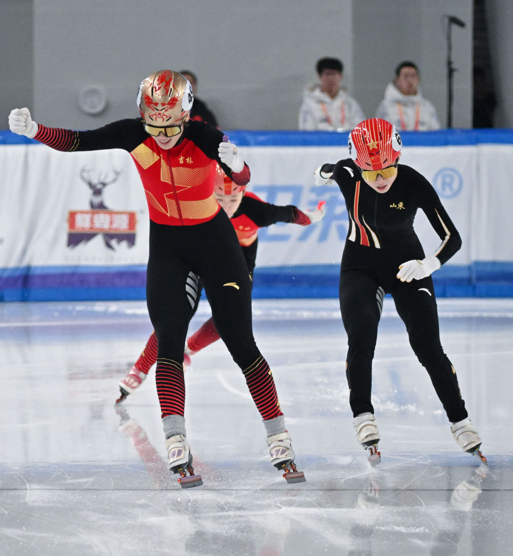 短道速滑公开组女子500米决赛张楚桐获得冠军