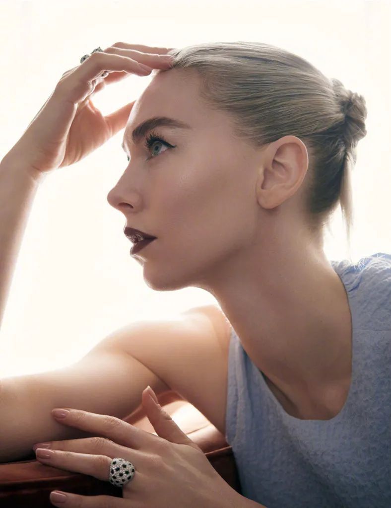 女星凡妮莎·柯比芭莎封面大片,"白寡妇"回归《碟中谍》系列_腾讯新闻