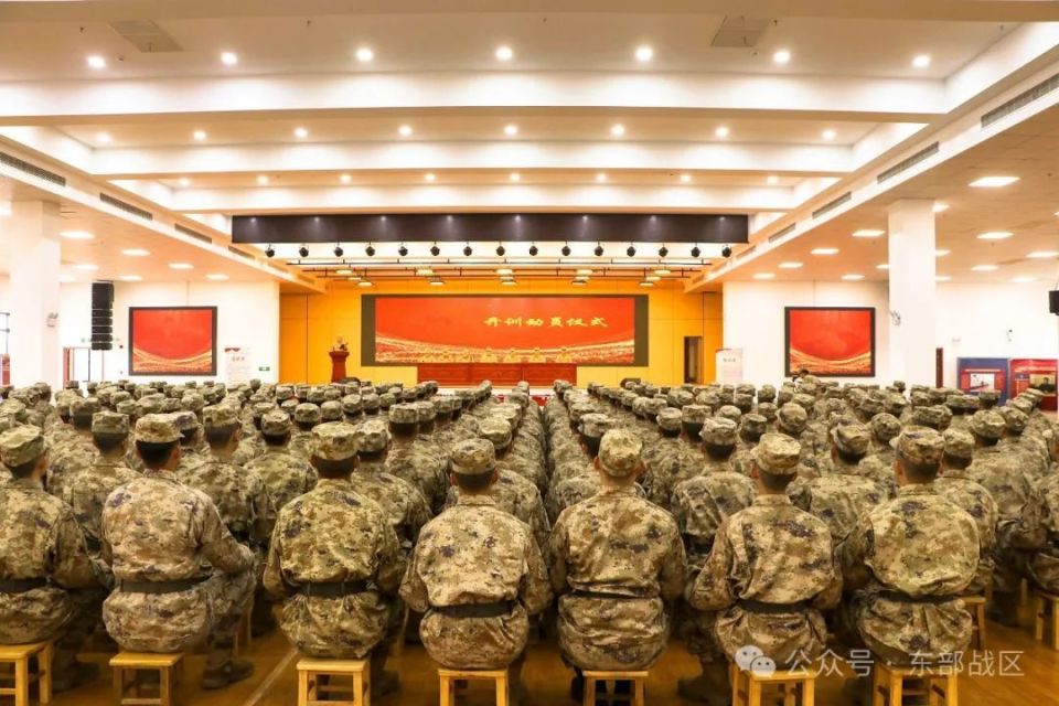 关注|东部战区海军春季入伍新兵开训!_腾讯新闻