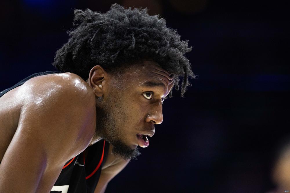 怀宝怀斯曼半场出战8分钟0分0板0助出现2失误4犯规