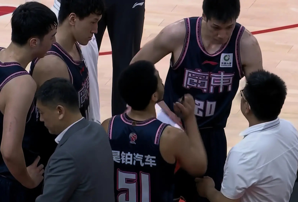 cba季后赛球队全部出炉广东队球员遇舆论危机杨鸣会用拖刀计