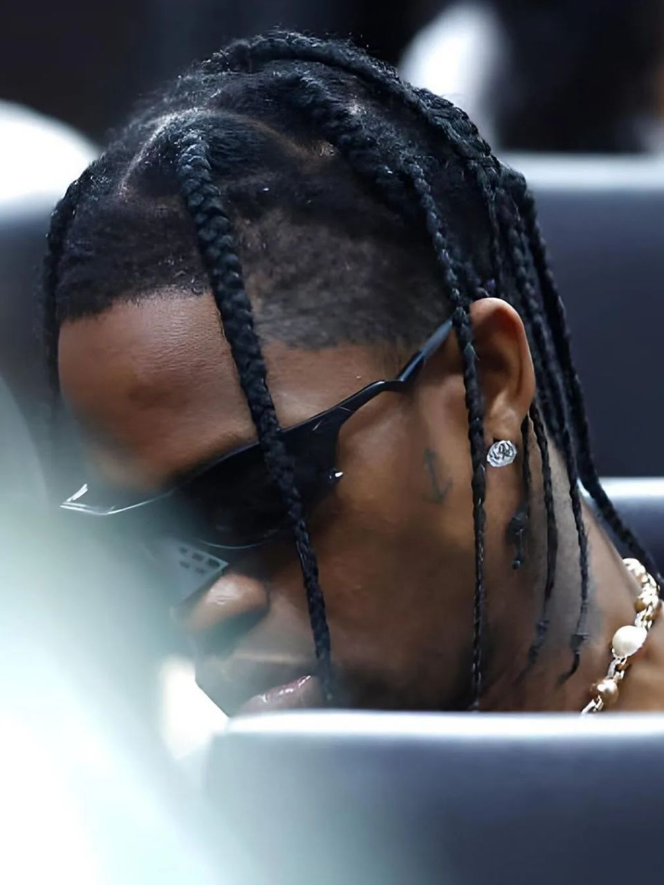 travsi scott 顶级「墨镜品味」,oakley   ro 无限上身