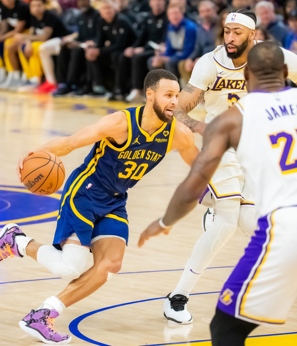 篮球——nba常规赛:勇士不敌湖人