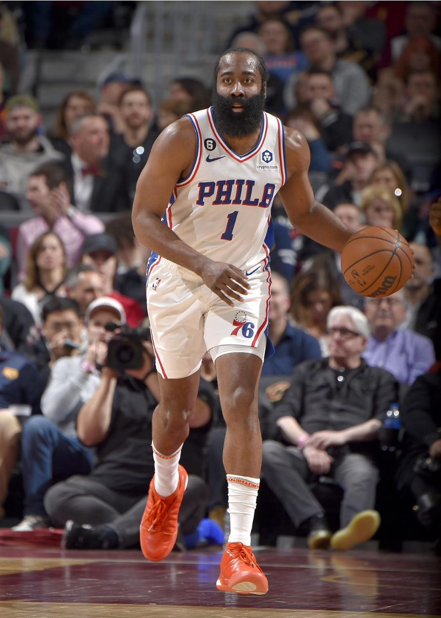 昏哨哈登运球突破打到奥尼尔裆部二级恶犯直接驱逐恩比德懵逼