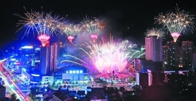 春节消费齐发力 点亮龙年经济"开门红"_腾讯新闻