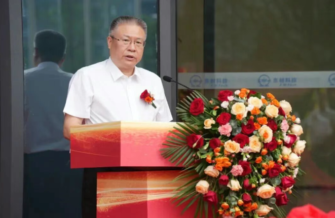 川渝正在“抢运”国家队！500亿级央企二级总部只是开始……多个超10亿总部项目落地四川；重庆1次大会签约项目投资额高达1178亿……图源：东材科技科创四川近期公司动态：川大博士当选上市川企董事长，上个月完成套现7200万元；原华电四川公司副总钟国东任华能集团总经理；川仪股份多名高管变更……1重大人事变动1.运机集团董事王万峰辞职曾任成都农商银行副行长12月4日，运机集团发布人事变动公告，宣布董事王