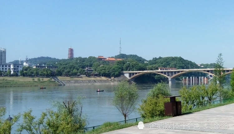 隶属于湖南省益阳市资阳区,地处资阳区东北部,东与茈湖口镇接壤,南与