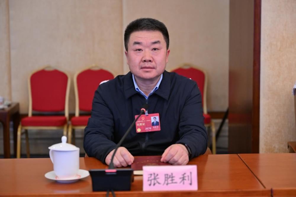 国家能源集团宁夏煤业有限责任公司党委书记,董事长张胜利在调研中