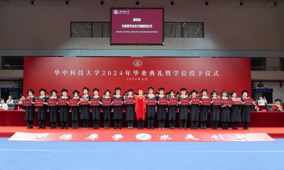 王姝睿则保研本校研究生,钟雨菲考入了香港科技