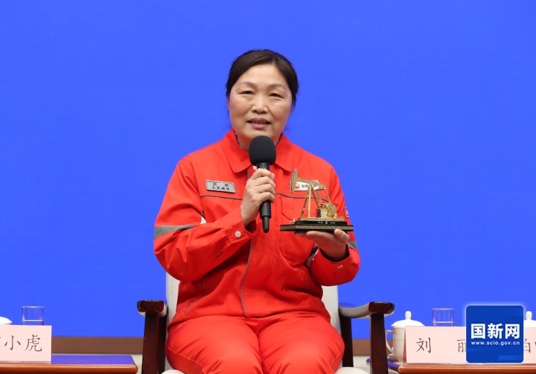 采油女工刘丽：创下15秒换皮带的纪录，成立工作室致力于创新解决生产难题_腾讯新闻
