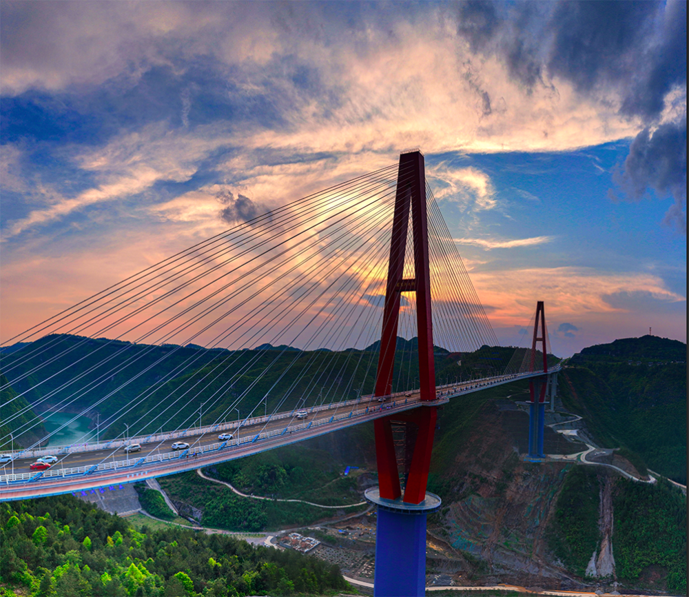 贵州龙里河大桥通车!大峡谷大草原尽收眼底