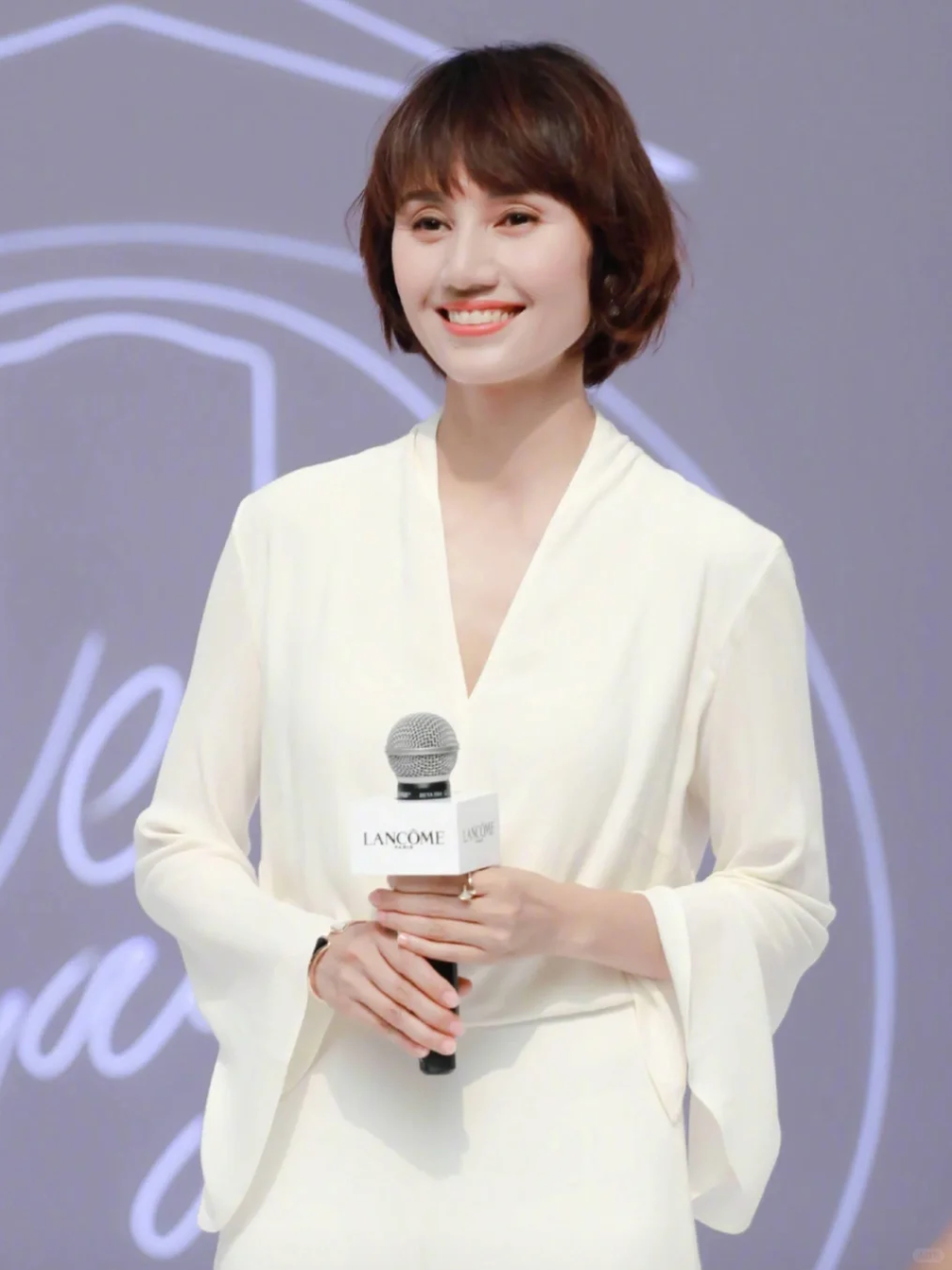 47岁的袁泉有种超越年龄的美!气质穿搭我们也能借鉴 果然是初代美人