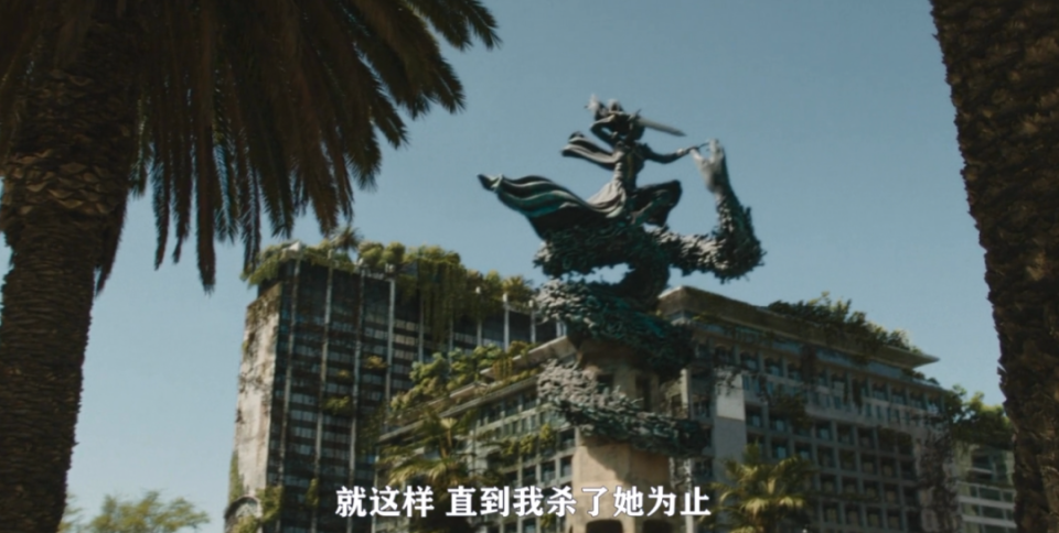 他钻进科伊家族藏着死人的后备箱,"进城"了.