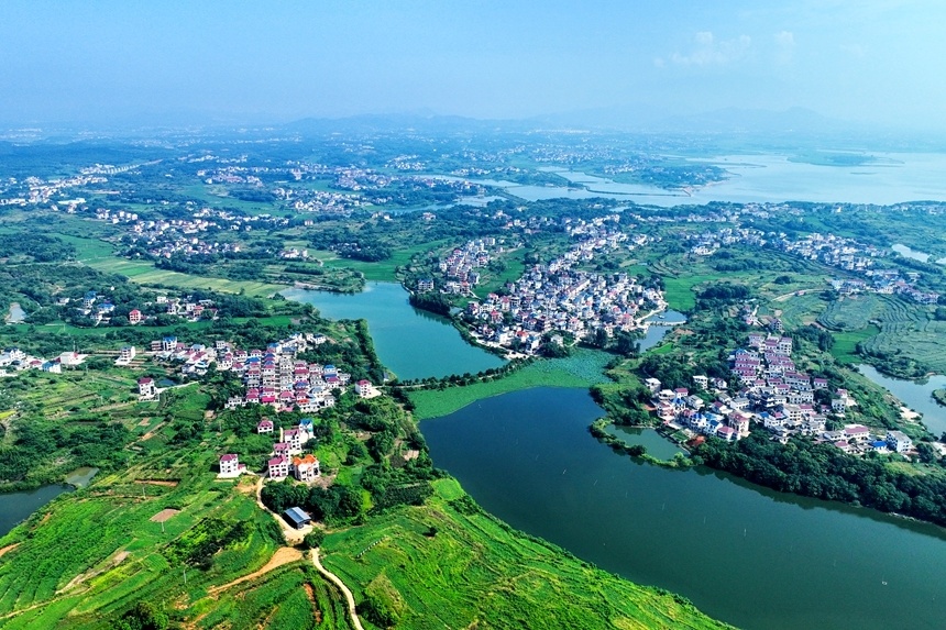航拍镜头下的江西共青城市苏家垱乡,美景如画.