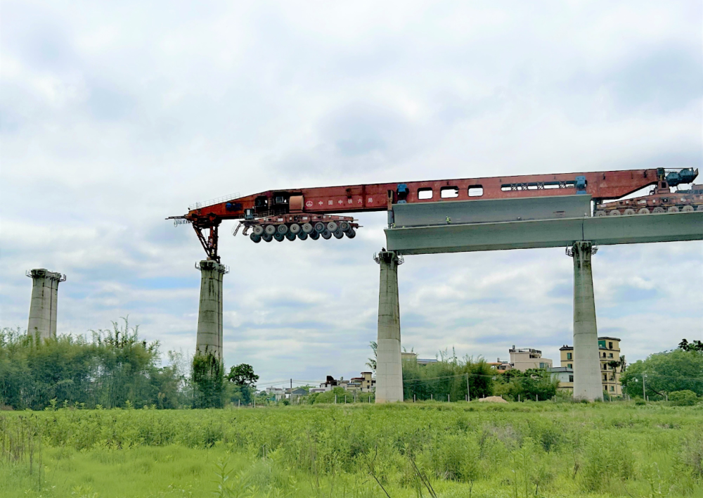 五一施工忙梅龙铁路全力以赴如期开通