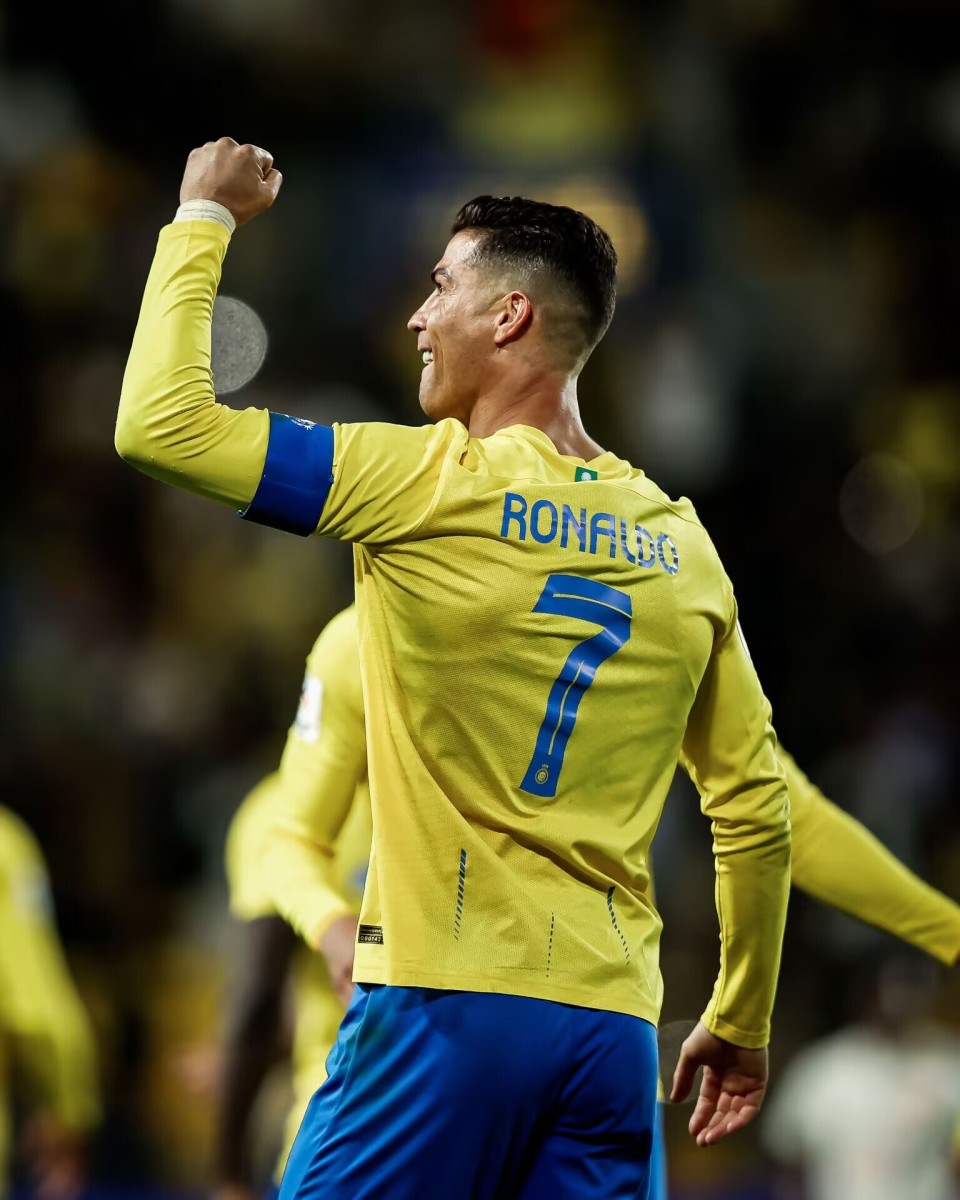 挡不住的c罗!39岁4场4球 9连击轰10球 刷爆7大纪录_腾讯新闻