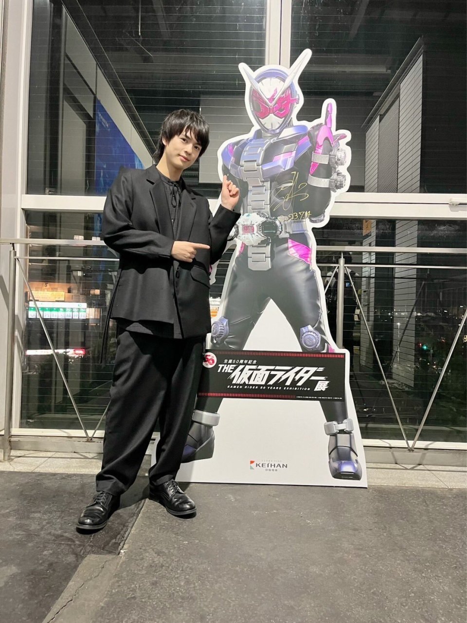 看看5年后的假面骑士时王演员小魔王的气质已经变成了逢魔时王