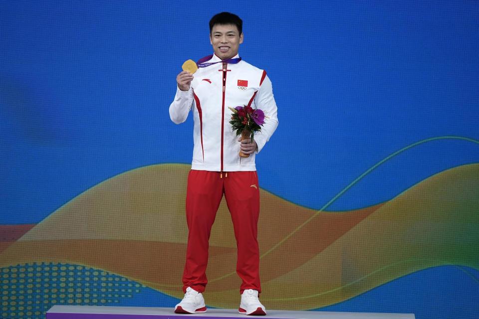 杭州亚运会奥运会冠军谌利军在男子举重67公斤级轻松摘金