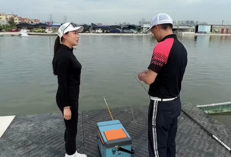 1个月收5名徒弟，钓王邓刚集齐“五虎五凤”，将在钓鱼圈下一场大棋？_腾讯新闻