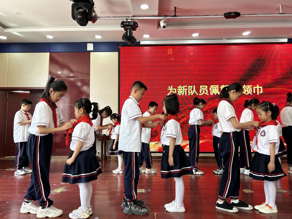 兰州市庆祝"六一"国际儿童节暨"红领巾爱祖国"集中入队仪式主题示范