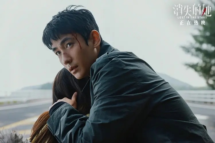 今日票房排行榜实时_目前热映电影票房榜:《八角笼中》点映破2亿,第一票房突破23亿