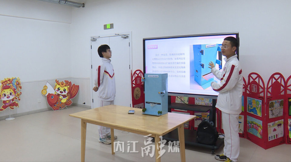 内江市举行首届学生信息素养提升科创实践现场交流展示活动