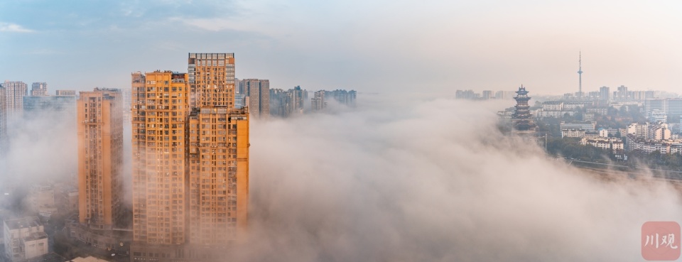 c视觉航拍四川67美春日科技城暖阳照云雾绕