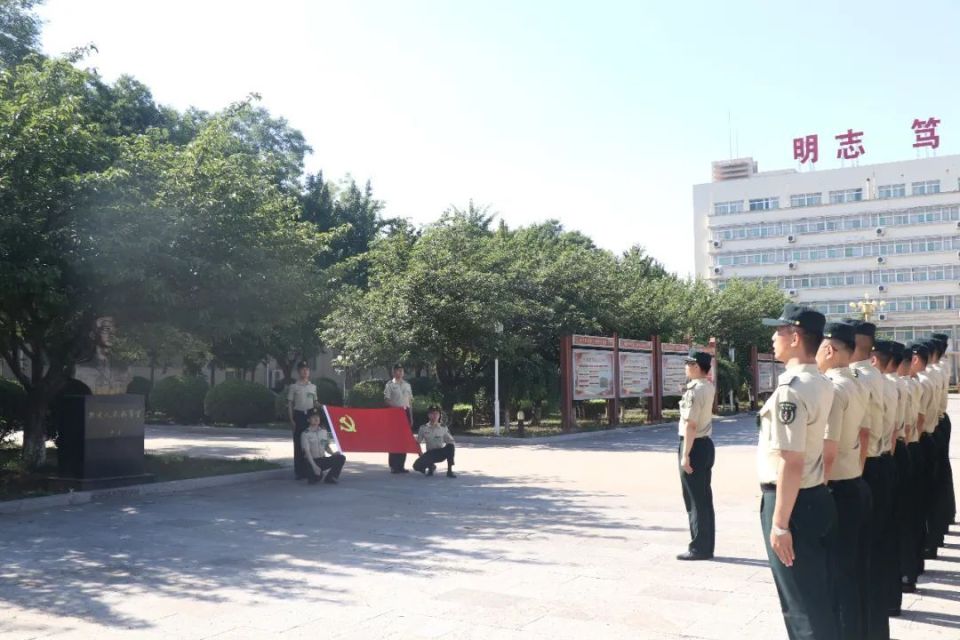 潍坊火箭军士官学校图片