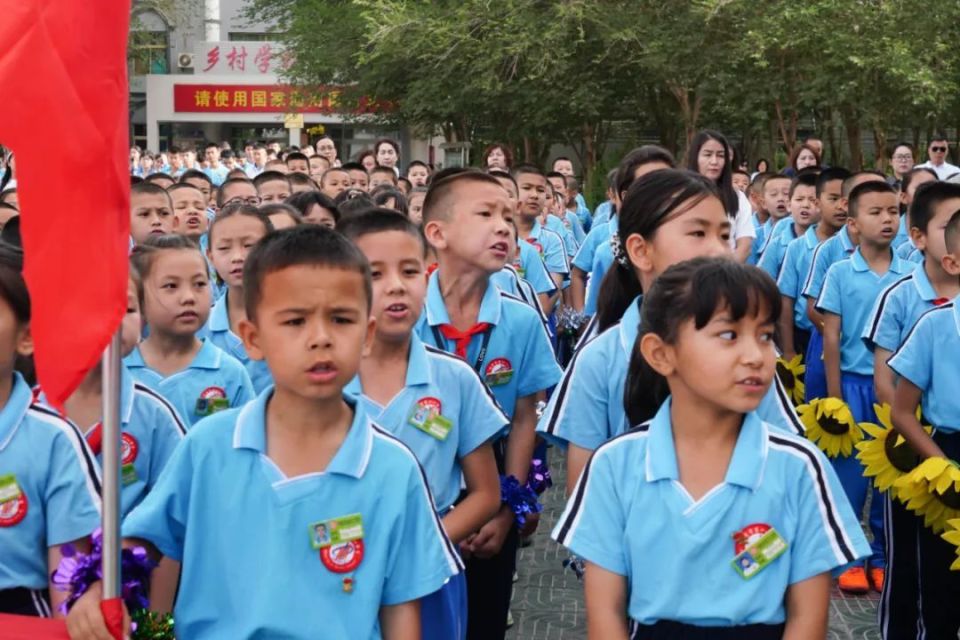 哈密市第十一中学举行第三届校园文化艺术节