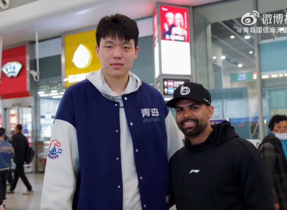 本赛季,nba训练师tim martin受到某品牌委派,担任杨瀚森和青岛队的