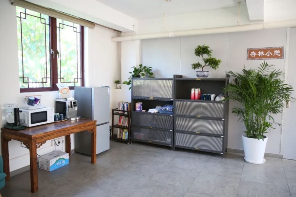 高温热浪来袭,"工间休息室"成纳凉宝地