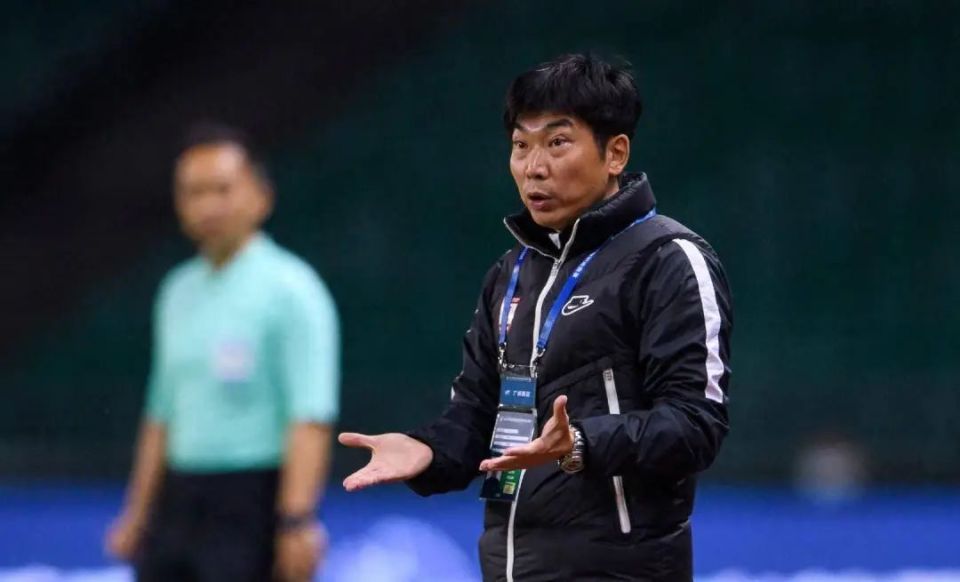 4月17日,长春亚泰俱乐部官宣接受陈洋教练团队的请辞,同时宣布谢晖