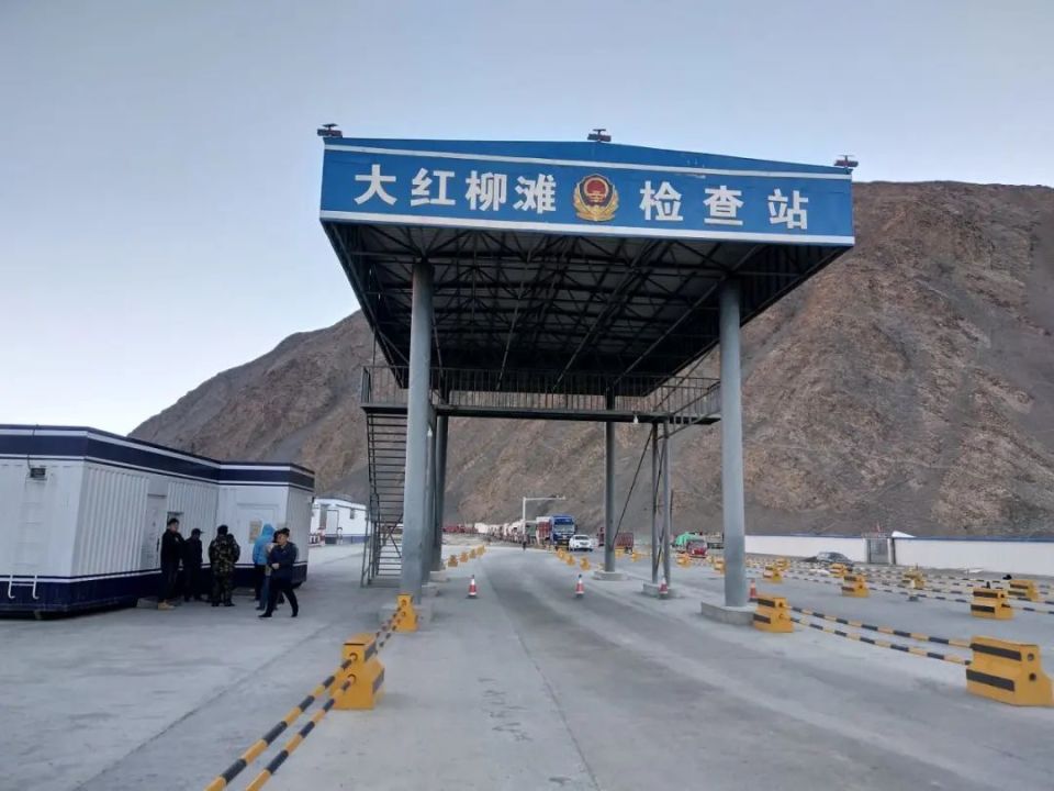 美如天堂的地狱级公路,串联起中国两大风光霸主!