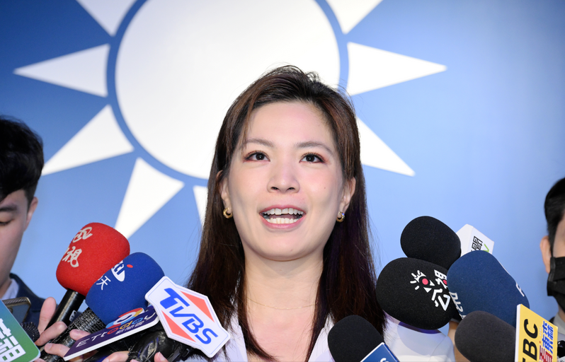 揭朱学恒性骚扰行为后首度露面!锺沛君今将开记者会_腾讯新闻