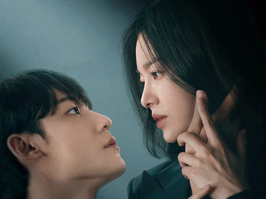 向高中时代霸凌她的阴狠毒辣女同学朴涎镇(林智贤饰演)展开复仇的时候