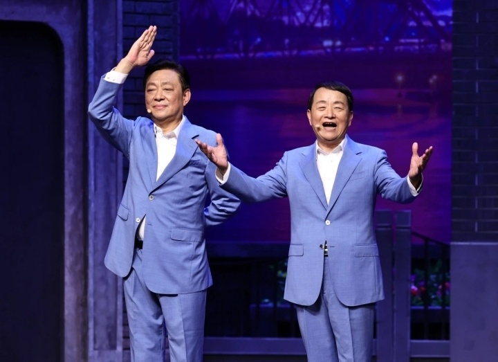 滑稽戏由杭州小热昏,独脚戏演变而成,又受隔壁戏,文明戏等影响,在杭州
