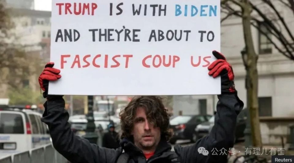 美国国会大堂,国旗右侧也是法西斯束棒.