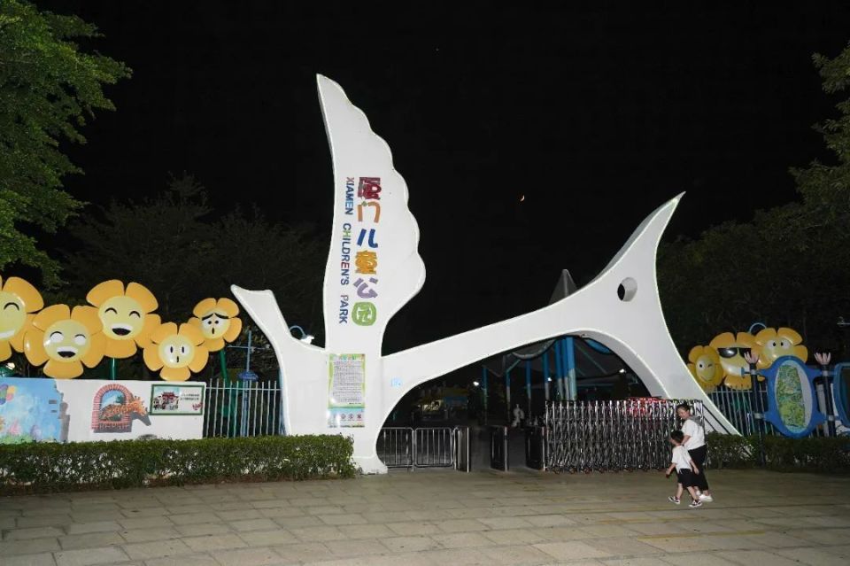 夜晚人气依然火爆厦门儿童公园海沧君现场走访一起去看看厦门儿童公园