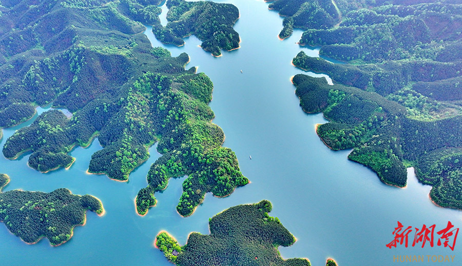 天堂湖景美如画