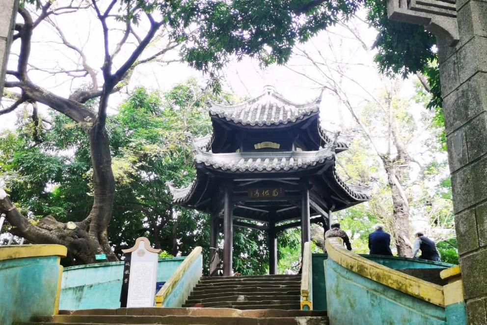 传说北宋熙宁七年(1074),荔城春冈山见"凤凰"停留,百鸟齐聚,盘桓许久